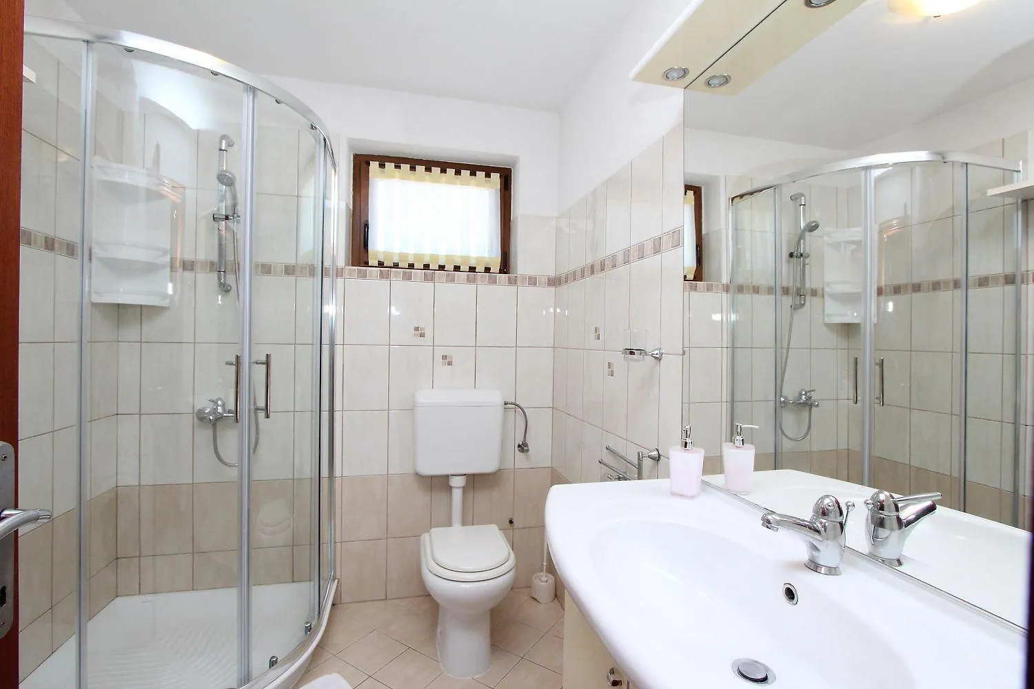 Cozy Apartment Nur 600 Meter Zum Strand Mit Grill, Privater Terrasse, Waschmaschine Rovinj Croatia