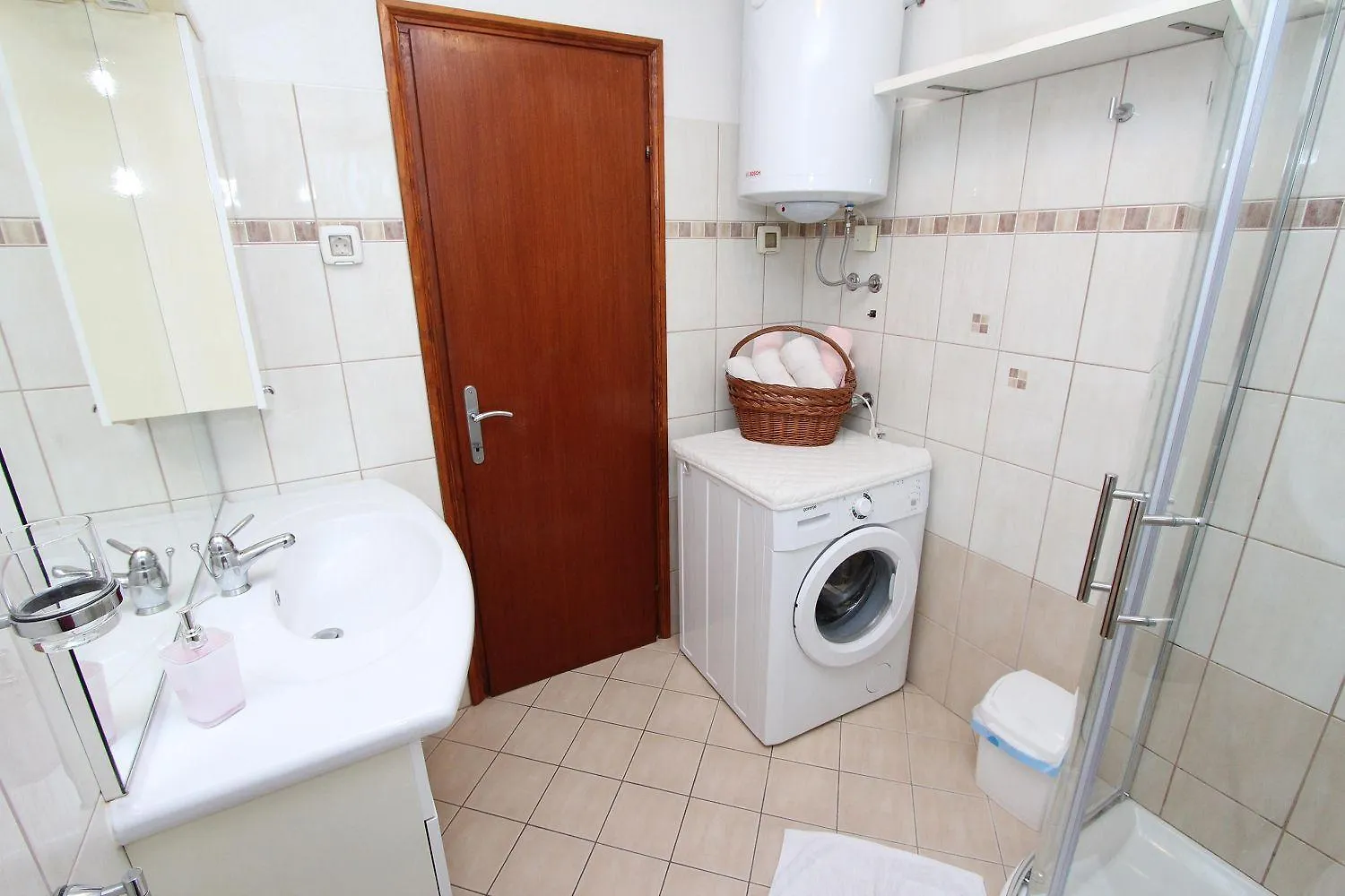 Cozy Apartment Nur 600 Meter Zum Strand Mit Grill, Privater Terrasse, Waschmaschine Rovinj