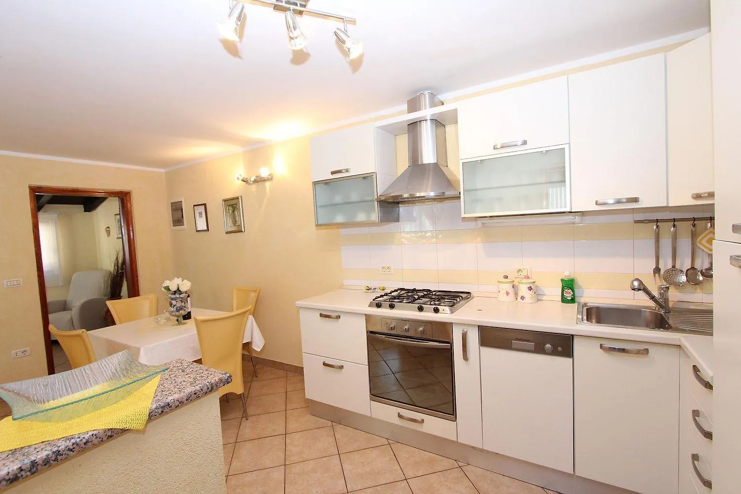 Cozy Apartment Nur 600 Meter Zum Strand Mit Grill, Privater Terrasse, Waschmaschine Rovinj