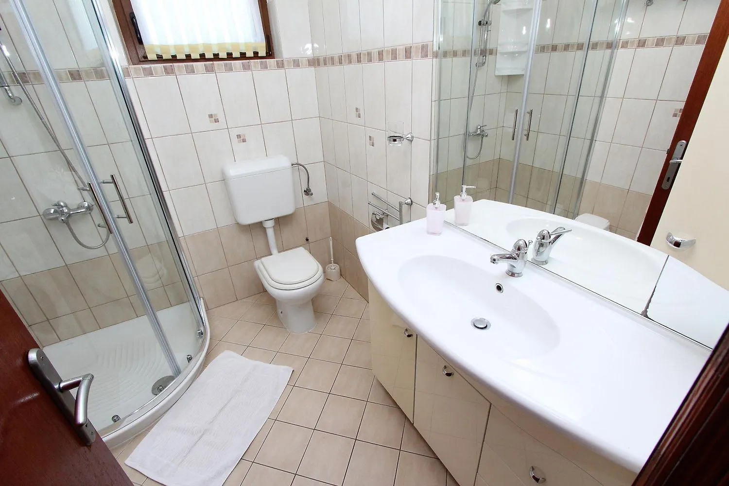 Cozy Apartment Nur 600 Meter Zum Strand Mit Grill, Privater Terrasse, Waschmaschine Rovinj