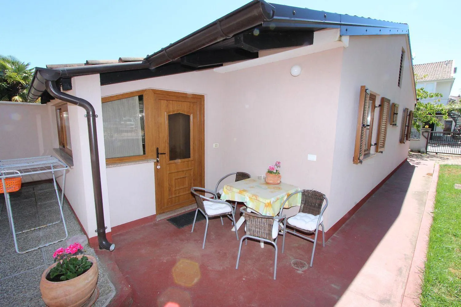 Cozy Apartment Nur 600 Meter Zum Strand Mit Grill, Privater Terrasse, Waschmaschine Rovinj 0*,  Croatia