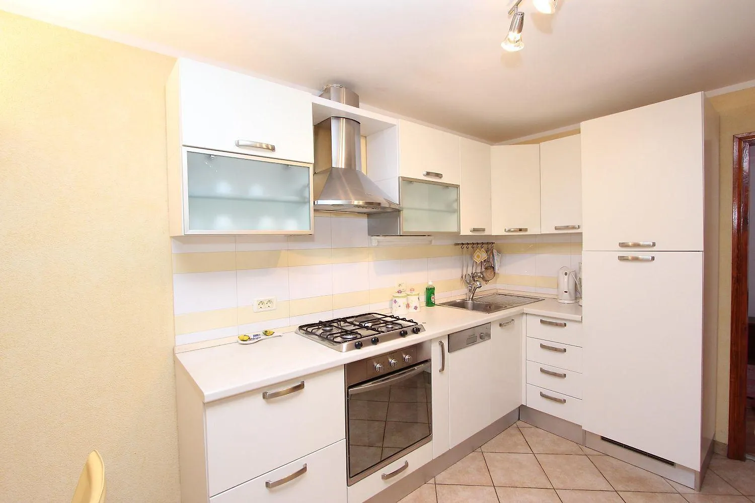 Cozy Apartment Nur 600 Meter Zum Strand Mit Grill, Privater Terrasse, Waschmaschine Rovinj