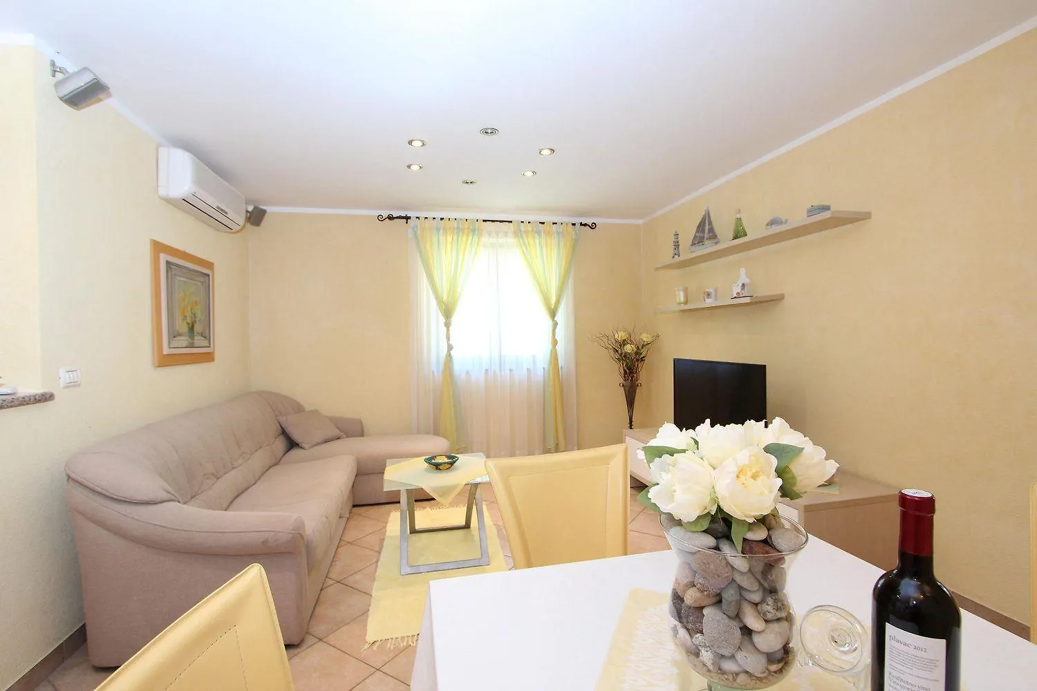 Cozy Apartment Nur 600 Meter Zum Strand Mit Grill, Privater Terrasse, Waschmaschine Rovinj